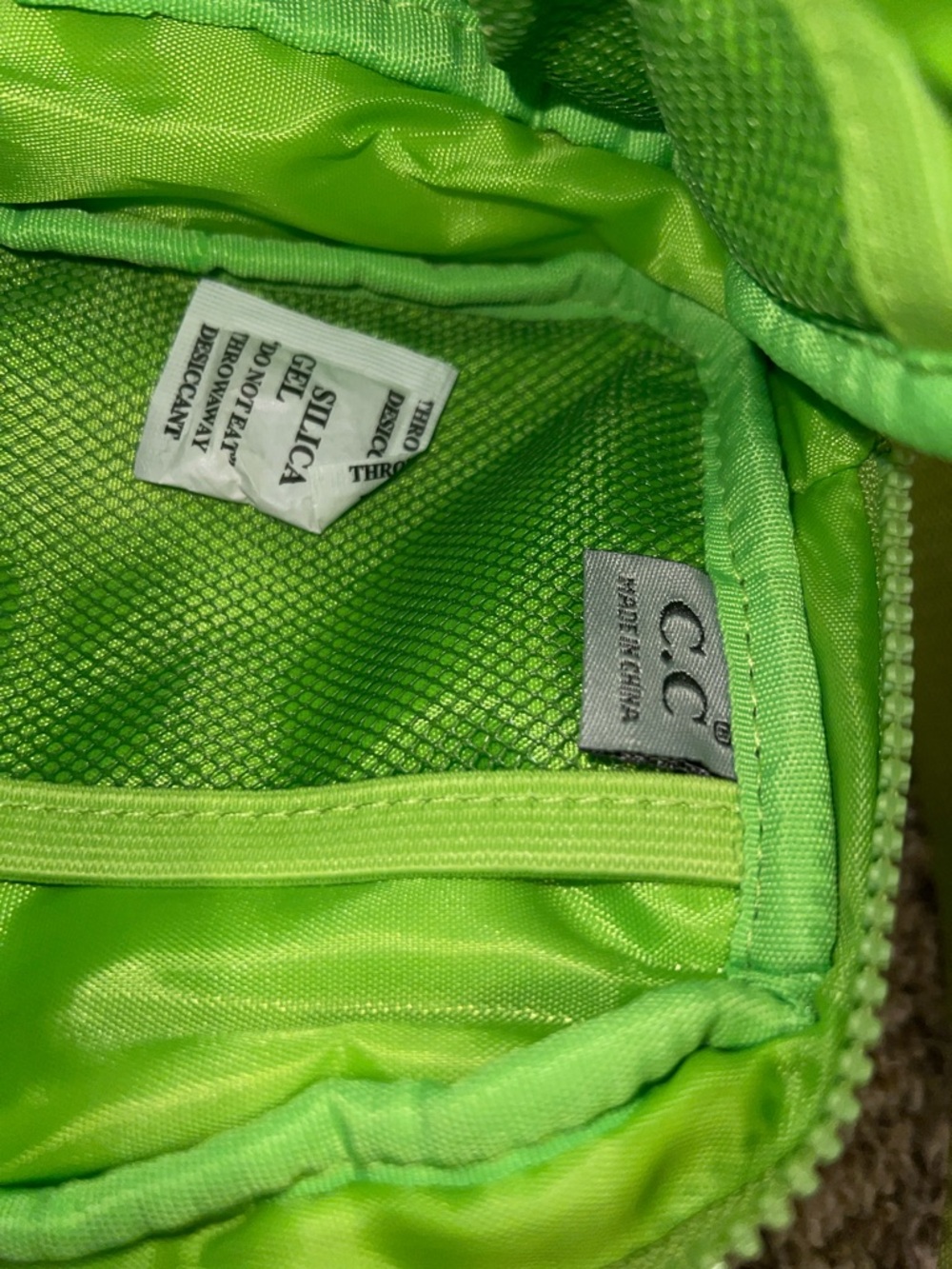 NWT! C.C Lime Green Quilted Mini Crossbody/Belt Puffer Bag - Picture 7 of 11